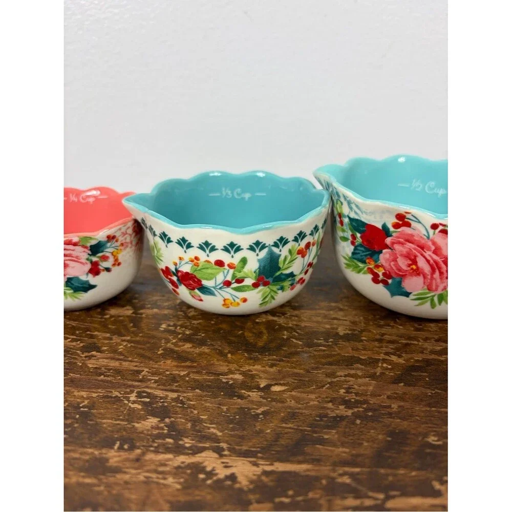 The Pioneer Woman Cheerful rose floral ceramic measuring cup set